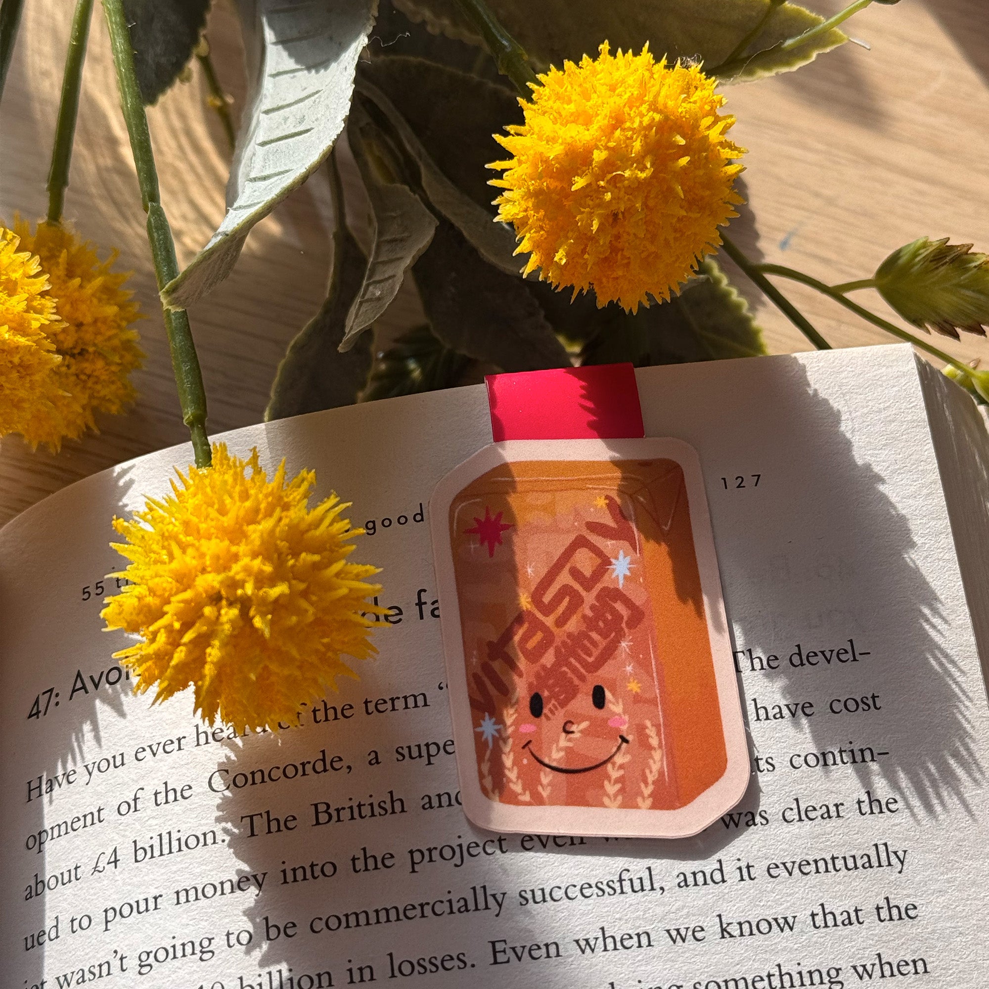 Magnetic bookmark inspired by Hong Kong’s classic malted soybean drink box. Hand-illustrated design with warm nostalgic tones, perfect for book lovers and stationery collectors.