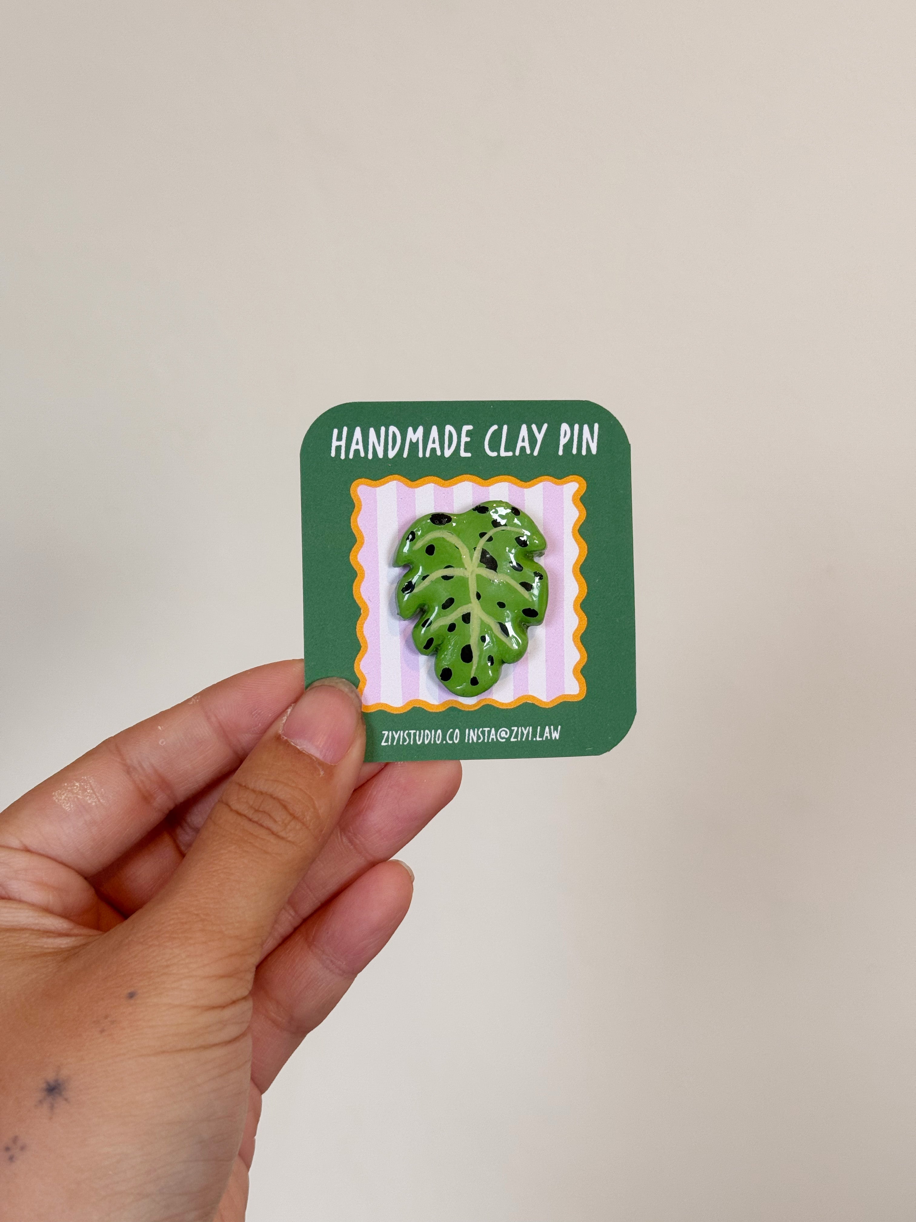 hand-sculpted-green-tropical-leaf-clay-pin-ceramic-texture