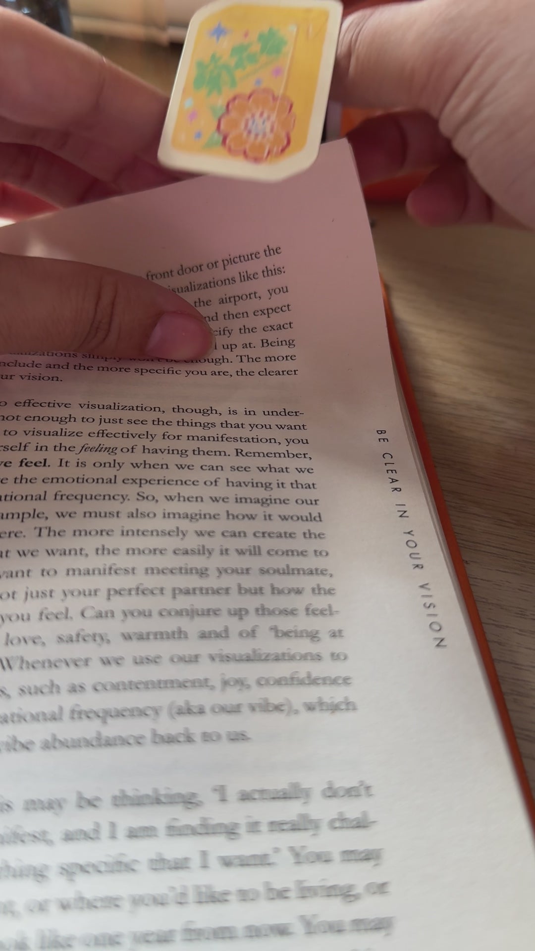 Magnetic bookmark inspired by Hong Kong’s classic chrysanthemum tea box drink. Hand-illustrated design with warm golden tones, perfect for book lovers and stationery collectors.